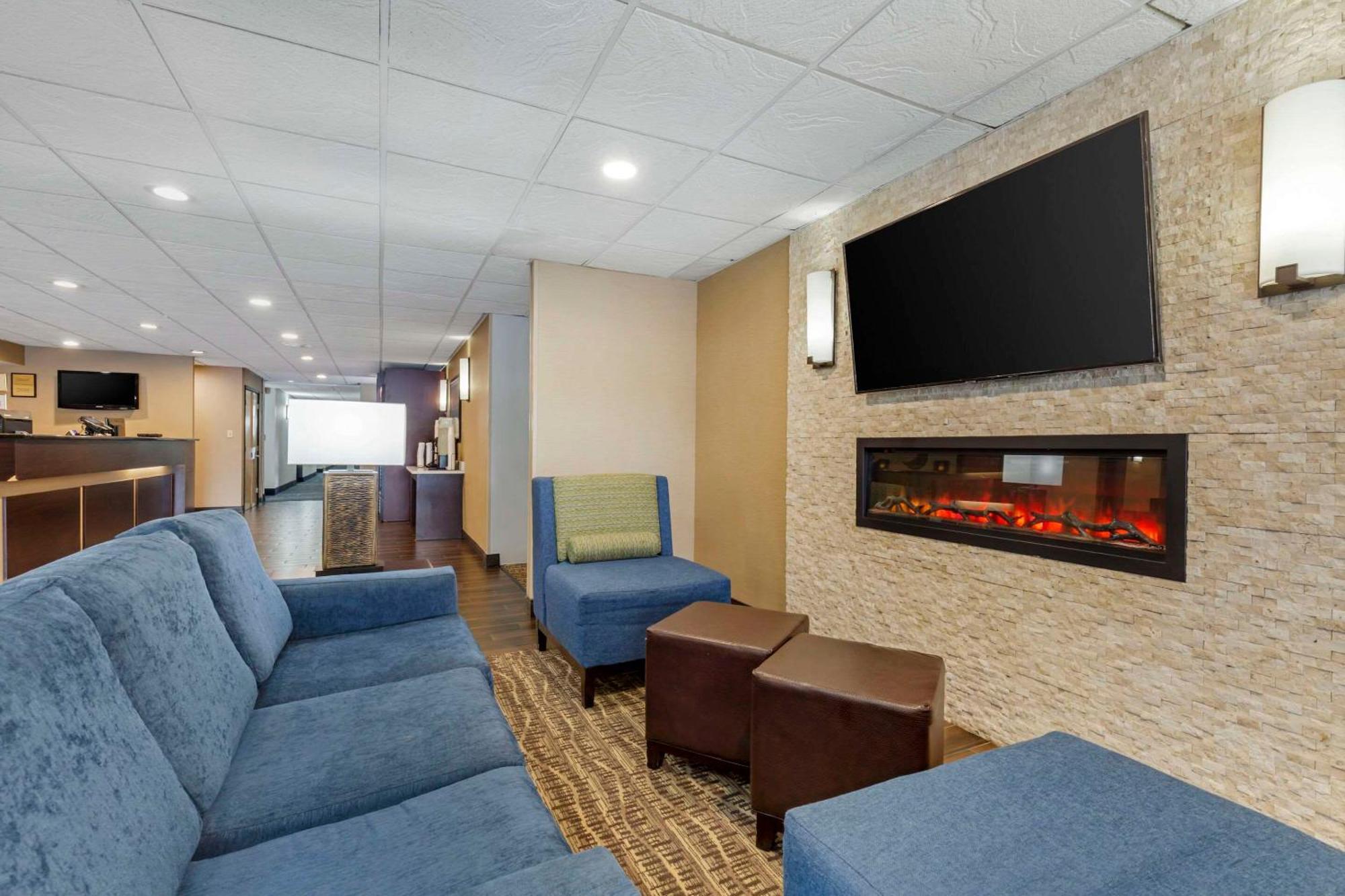 Comfort Inn Herndon-Reston Exterior photo